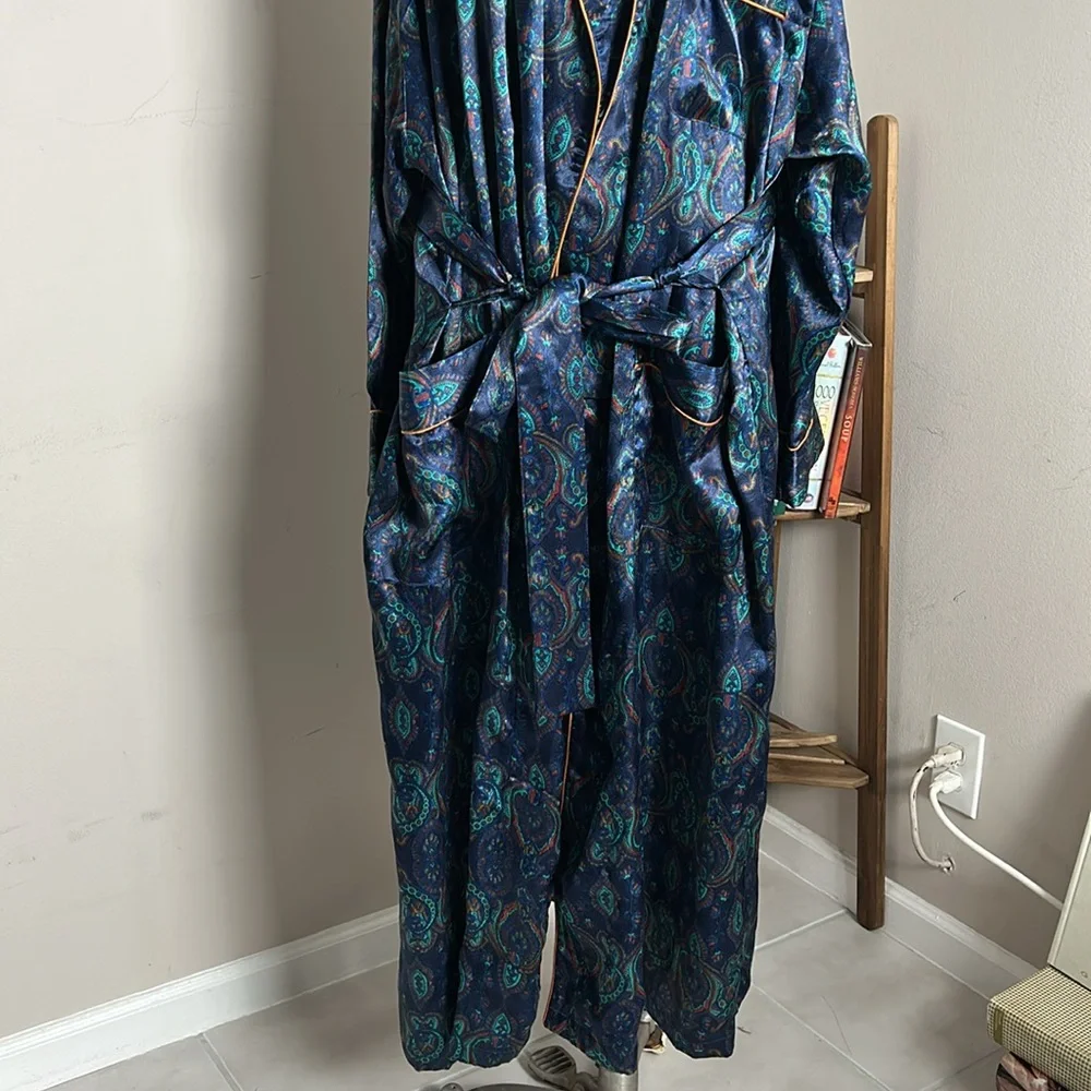 VTG Number 1 London Unisex Satin Elegant Blue Paisley Robe Large X- Large belted - Picture 3 of 14